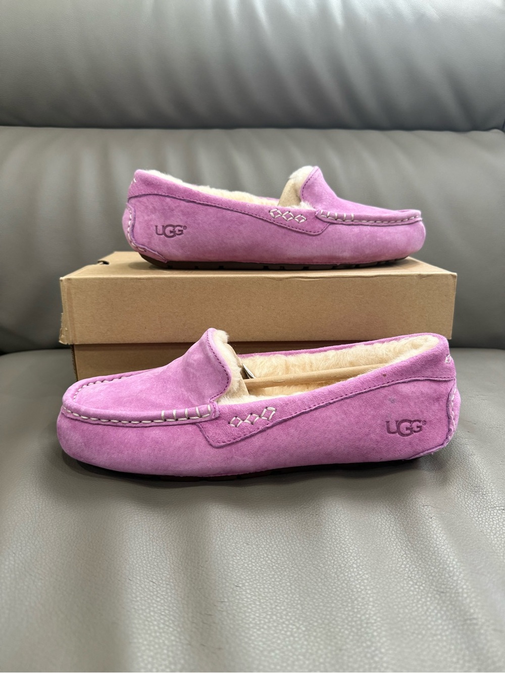 UGG Ansley Suede Sheepskin Warm Moccasins Slippers Slip On Shoes Woman Size 8